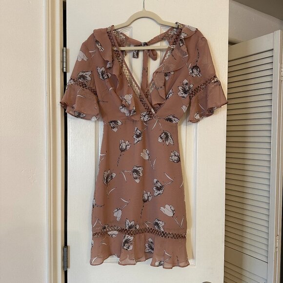 Bardot (Revolve) Dusty Pink & White Floral Short Sleeve Ruffle Mini Dress | 2 - Picture 1 of 7